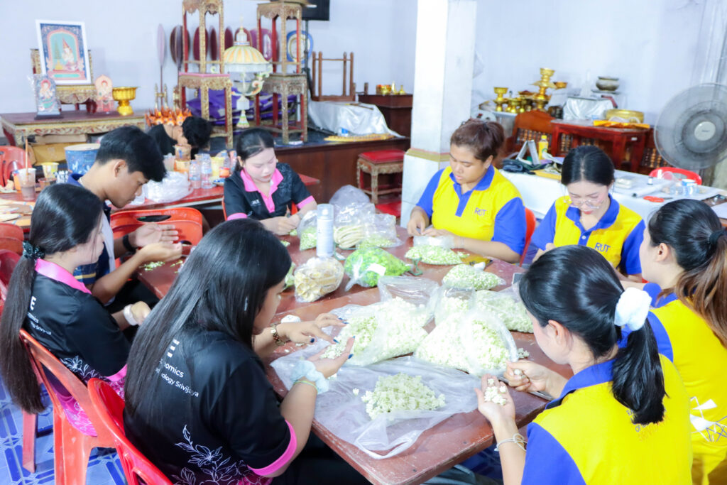 คณะศิลปศาสตร์ มทร.ศรีวิชัย ร่วมสืบสานประเพณีเรือพระ สร้างสรรค์เรือพระวัดสระเกษ สืบทอดศิลปวัฒนธรรมท้องถิ่นภาคใต้ - มทร.ศรีวิชัย (RMUTSV)